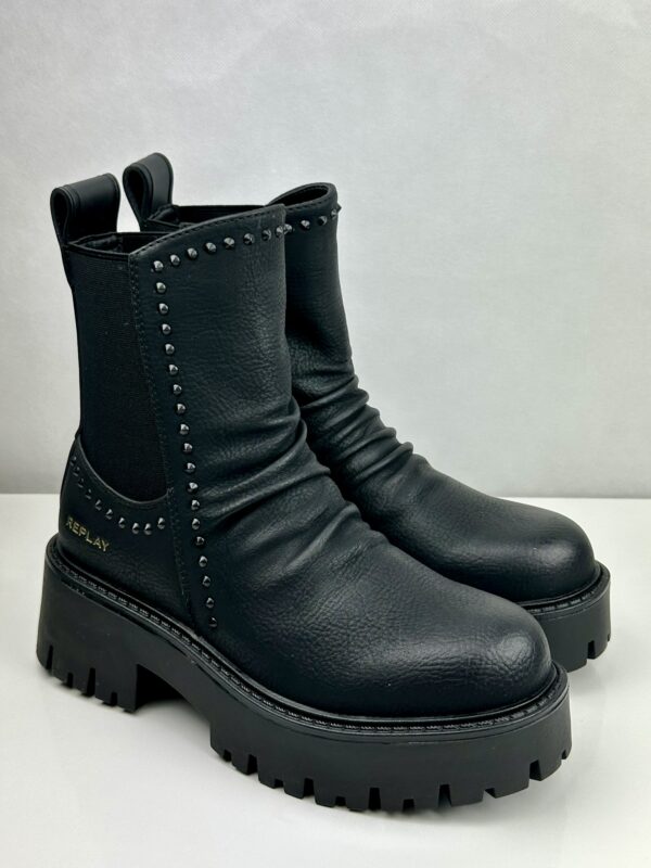 Replay | Bota Matt Studs