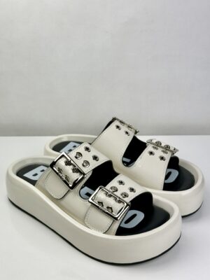 Buffalo | Chinelo Evelyn Ari Riv