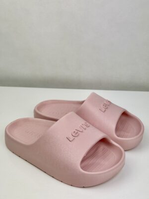 Levi's | Chinelo Wendy