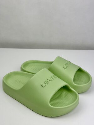 Levi's | Chinelo Wendy